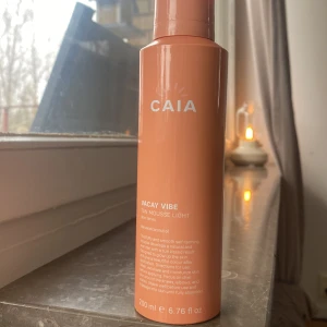 CAIA TAN MOUSSE LIGHT - Oanvänd. Endast öppnad ur kartong. Färg: light