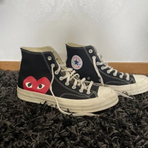 Converse CDG - 9/10 skick, använda max 10 gånger. Skokartongen ingår!