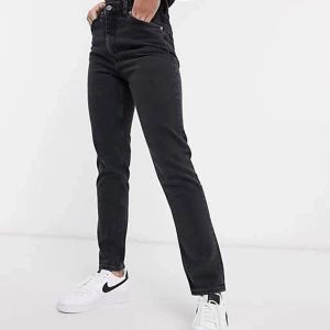 Jeans - Monki kimomo jeans i jätte bra skick!