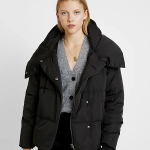 Jacka  ”Object ” - Jätte fin vinterjacka i stl 38, 