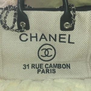 Chanel  - Bege aldrig använt 