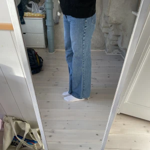 Junkyard Jeans 25 - Supersnygga jeans från junkyard! Säljer då dom har blivit försmå. Modellen är wide leg. Fint skick😊