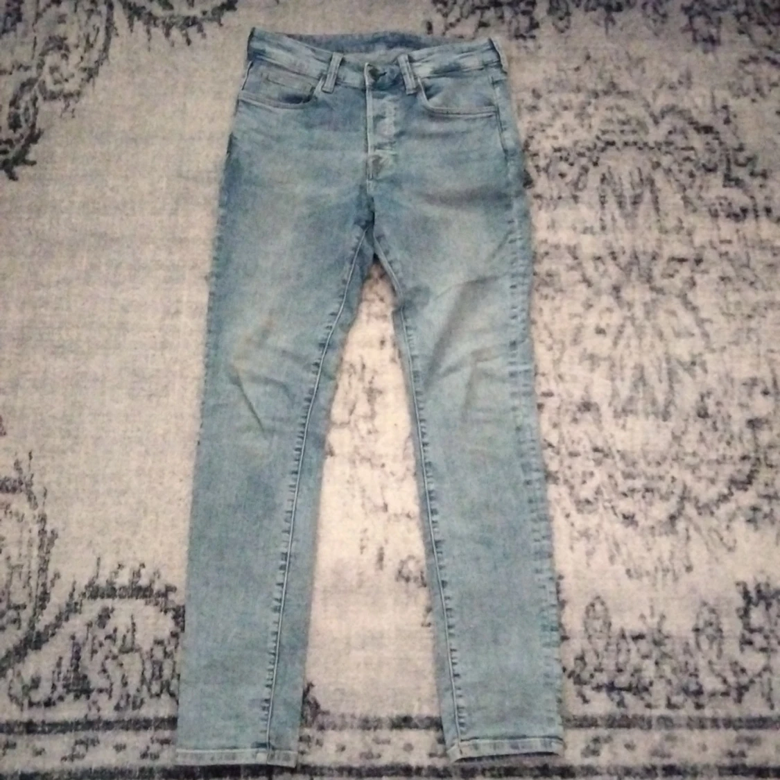 Ljusblå jeans