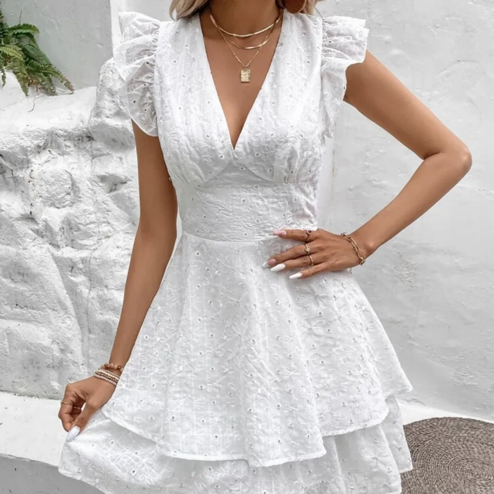 Sälej denna jättefina vita klänning då den är för stor på mej🤍🥰Aldrig använd . Klänningar.