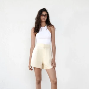 Ribbat linne med halterneck  - Ett helt oanvänt linne med lappen kvar 