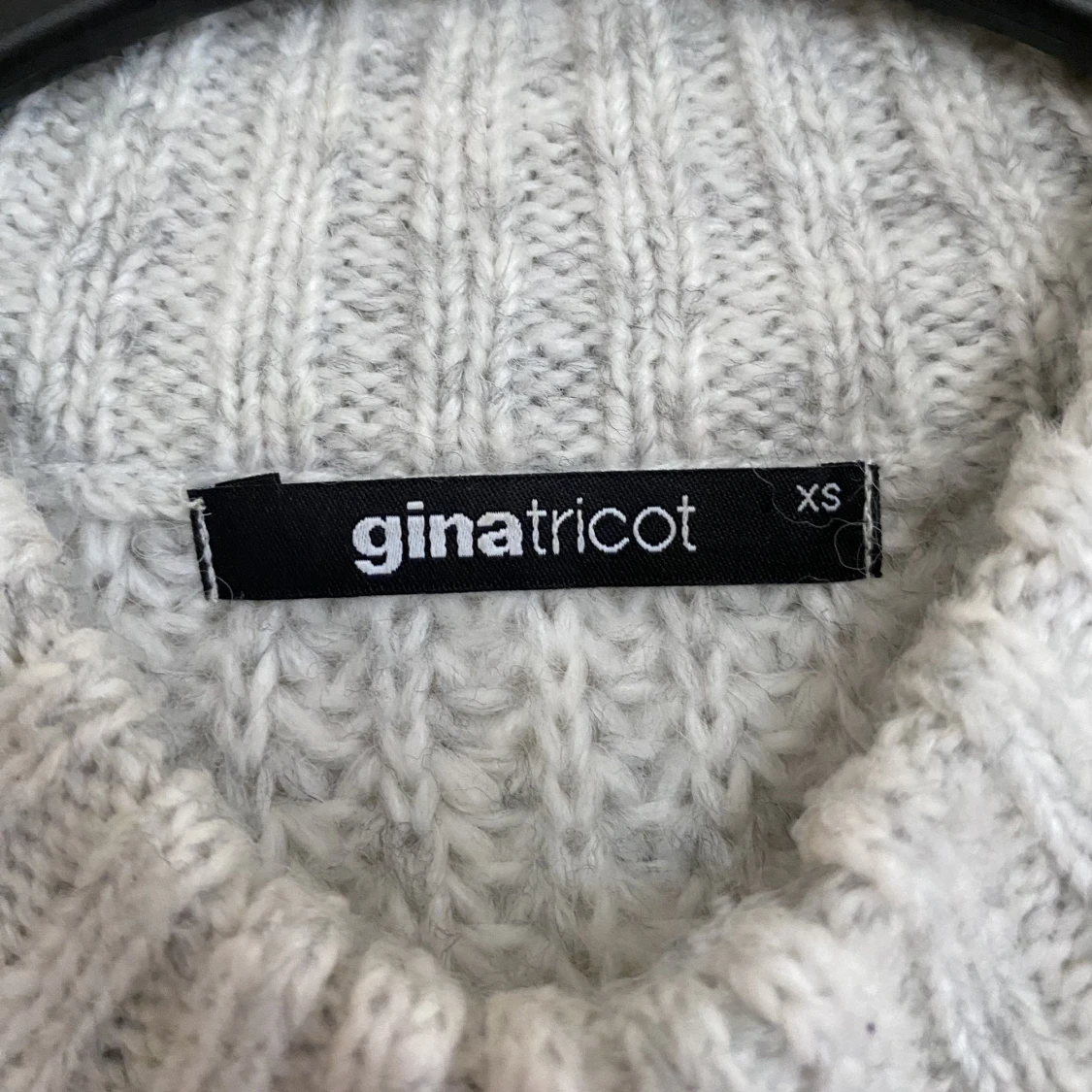 Grå stickad tröja  - 91