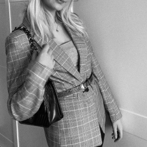 Rutig kavaj - Kavajen är i storlek 38 men passar även 36🥰