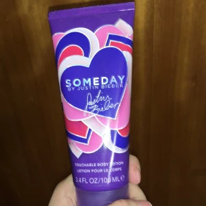 Justin Bieber lotion - Lutar som parfym Typ mer än halva kvar