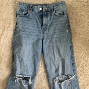 Zara jeans - Zara jeans, slitna. Strl 36.  
