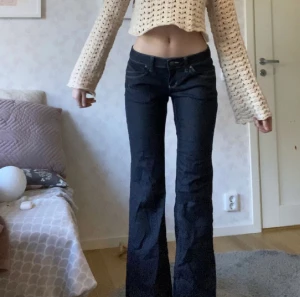 lågmidjade jeans - vintage lågmidjade jeans, från märket only!! mörkblå färg💗💗