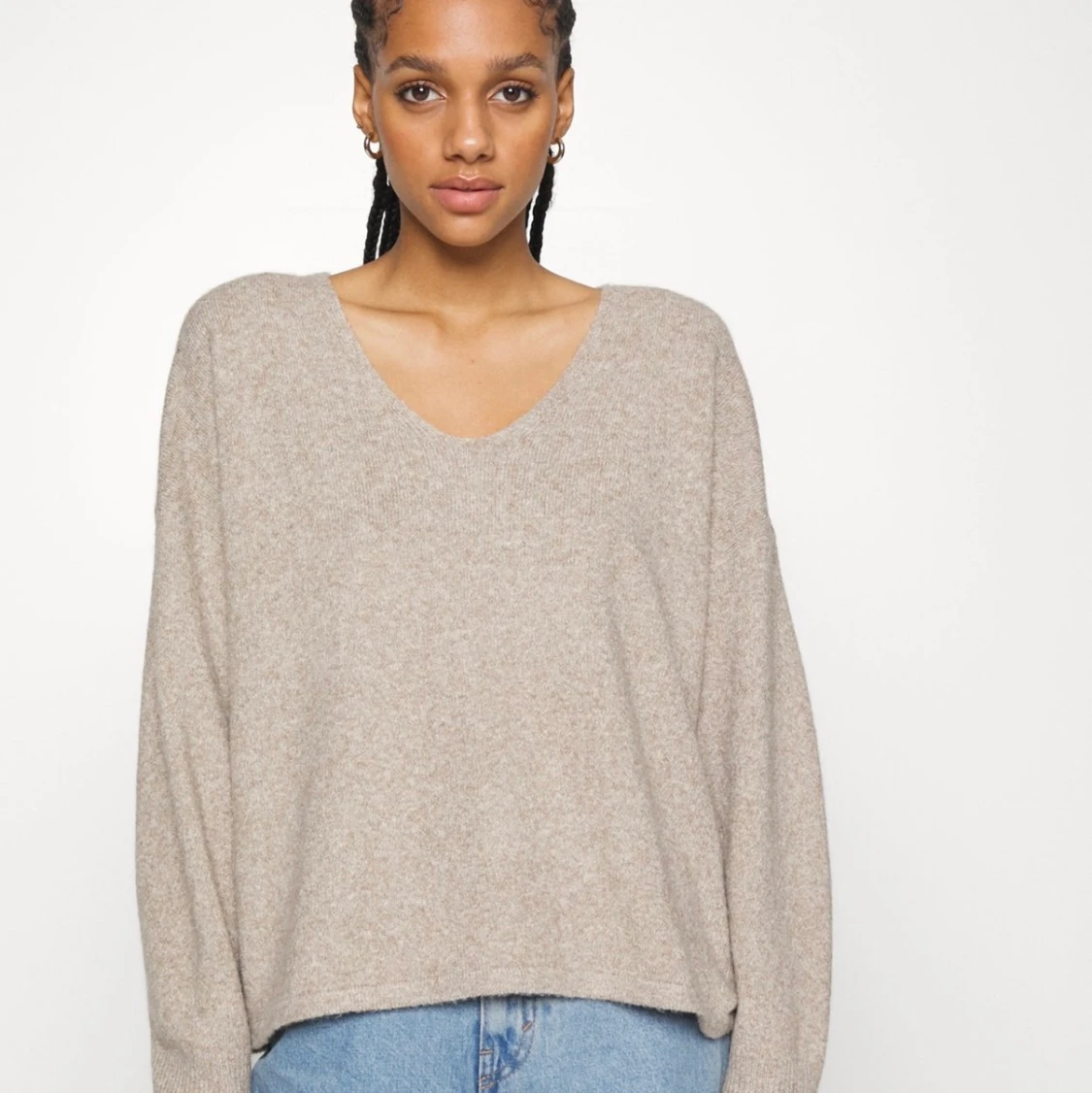 Skön beige tröja perfekt för sommaren!