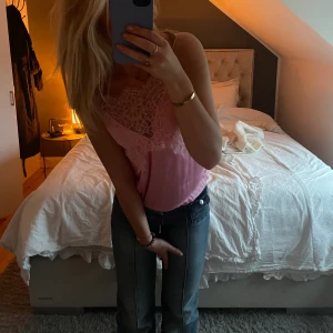 Rosa linne - Ett somrigt rosa linne med spets från zara🌸💖 i vädligt fint skick!