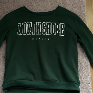 Sweatshirt - Denna sweatshirt har knappt blivit använd och den används inte heller just nu, inte min smak men sitter fint. Den är i st S💓