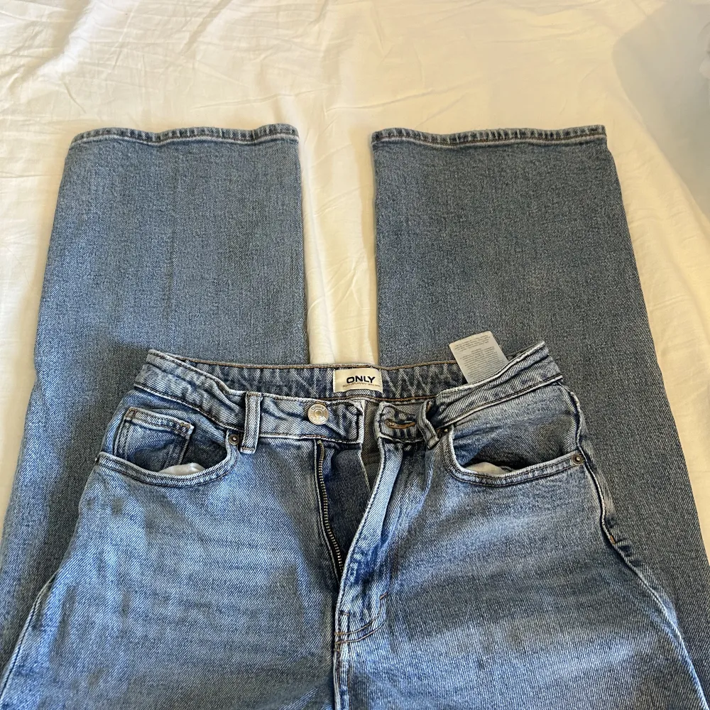 Ljusblå jeans. Storlek 26/32 passar mig som är 167cm. Hör av dig vid frågor💕. Jeans & Byxor.