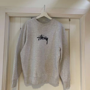 Stussy Sweatshirt  - Tvär fet Stussy nu för sommaren!🤍