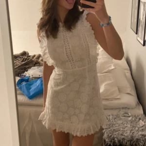 Studentklänning  - Så fin oanvänd studentklänning!