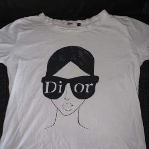 Dior T-shirt från Jackie! Strl M 400