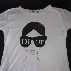 Dior T-shirt från Jackie! Strl M 400