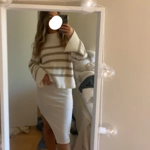 Randig stickad tröja  - Supersöt randig stickad, nästan aldrig använd💕