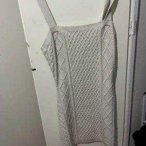 Klänning - Stickad klänning köpt från h&m