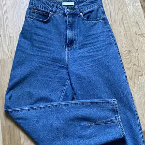 Snygga och bekväma jeans, säljer då dem har blivit för små 💙