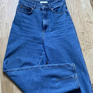 High waisted Blåa jeans - Snygga och bekväma jeans, säljer då dem har blivit för små 💙