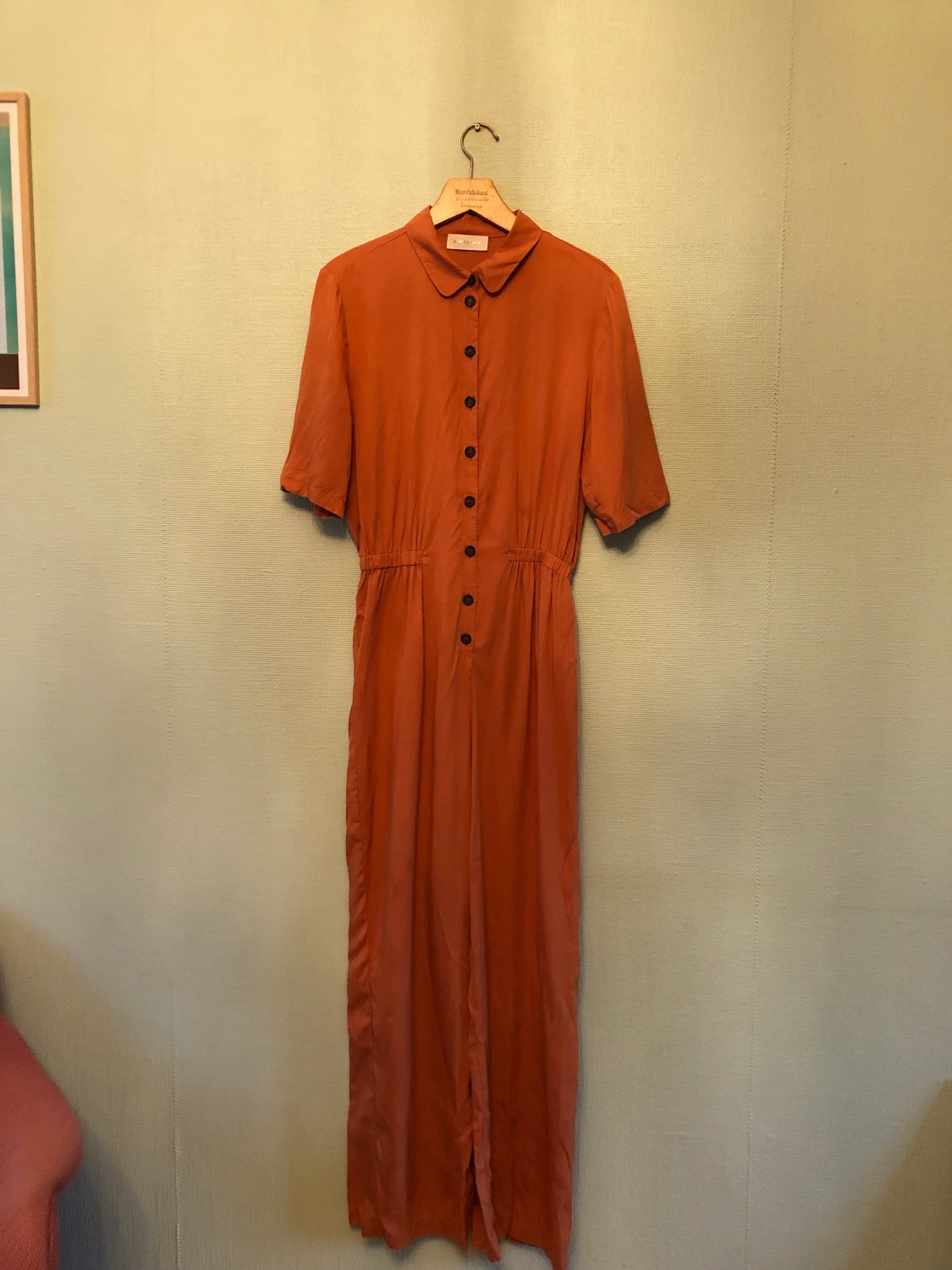 Orange jumpsuit Från storm och Marie