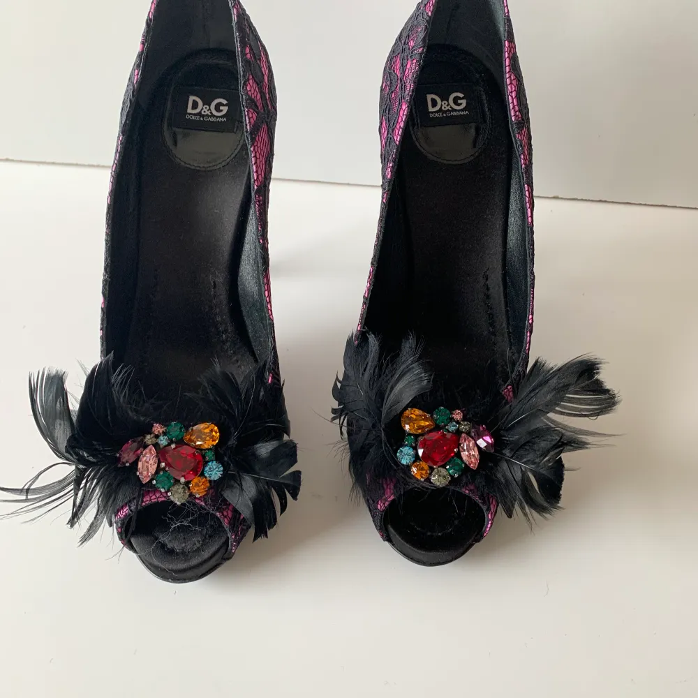 D&G elegant fest skor ,två färg med stenar.. Skor.