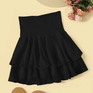 Kjol - Hej!  Säljer denna svarta volangkjol som kommer från shein som är slutsåld! Säljer pga att den är för kort. Den är i storlek XS. Kontakta vid intresse eller frågor💕