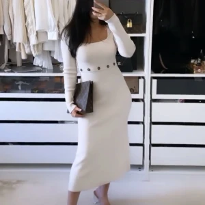 Zara stickad klänning - Jättefin och skön Klänning från zara, använd 1 gång.( lånad bild )