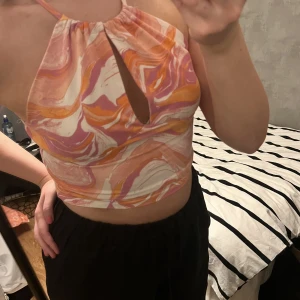 Linne  - Så snyggt linne i färg från BikBok som inte används! Köptes förra året och har endast använts en gång i några timmar!🥰