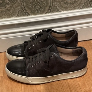 Lanvin skor  - Storlek 7 Box, dustbag samt papper följer med. Digitalt kvitto finns också.