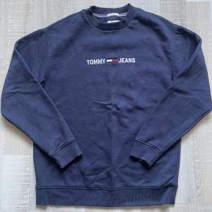 Tommy Jeans sweatshirt.  Nyskick, strl S.