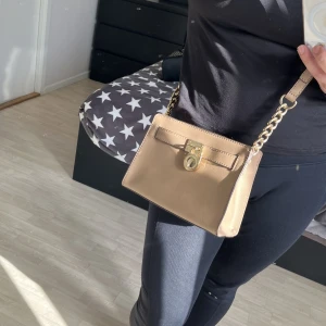 Crossbody Michael kors  - Mint condition. Used a couple of times. 