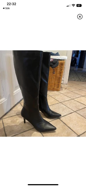 Stövlar Boots 39/40 - Helt nya oanvända nya stövlar storlek 40 men funkar även för 39. Var för små för mig tyvärr så behöver sälja. Har ej använts. 