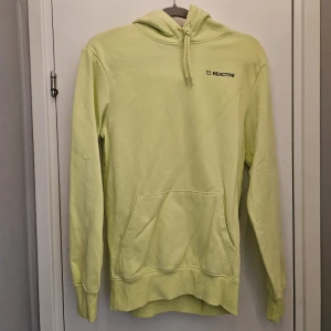 Hoodie - Endast använd 3 gånger. Säljer då en inte kommer till användning längre