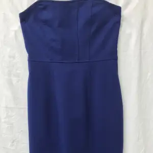 Kort blå bandeauklänning från forever21. Strl S