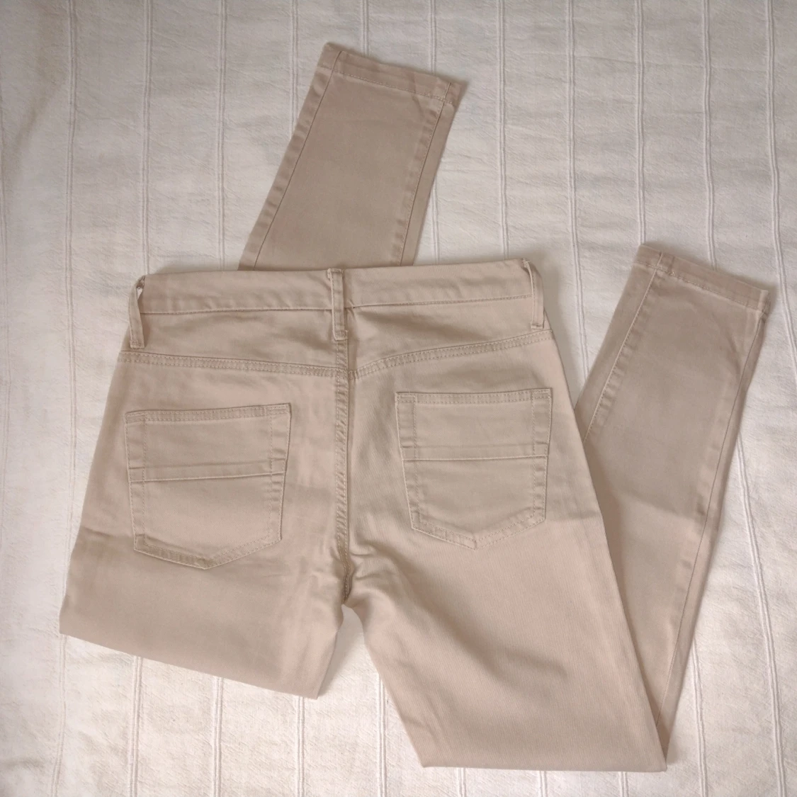 Beige stretchjeans/byxor med stretch, ankelmodell, storlek 34