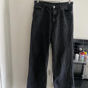 Jeans  - Jeans från Monki. Strl 30  Sparsamt använda. 