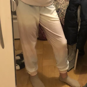 Byxor - Säljer dessa byxor som jag typ inte andvändt något. Har i både s och m. Skriv om du är intresserad!!💕