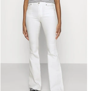 Vita dr denim jeans bootcut - Fint skick, och bra passform storlek M