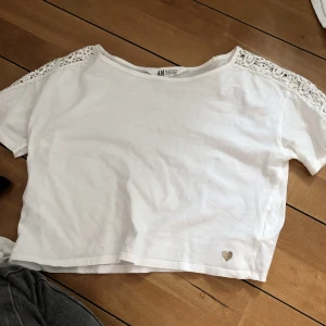 Vit crop top - Kort crop top!