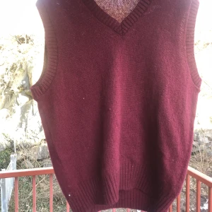 Stickad väst från The Moors - Snygg väst i storlek M. Bra skick