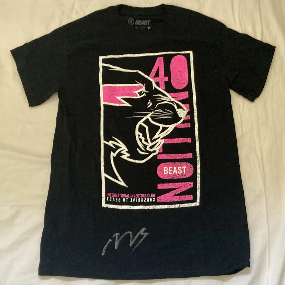 MrBeast signerad T-Shirt 40 miljoner följare exklusive   Aldrig använd!. T-shirts.
