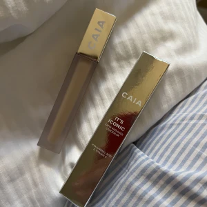 Caia concealer  - It’s iconic concealer från Caia i färgen 2N (ljus med neutral underton). Produkten är endast testad på min hand. Säljer då färgen inte riktigt passade mig. Nypris 195kr.