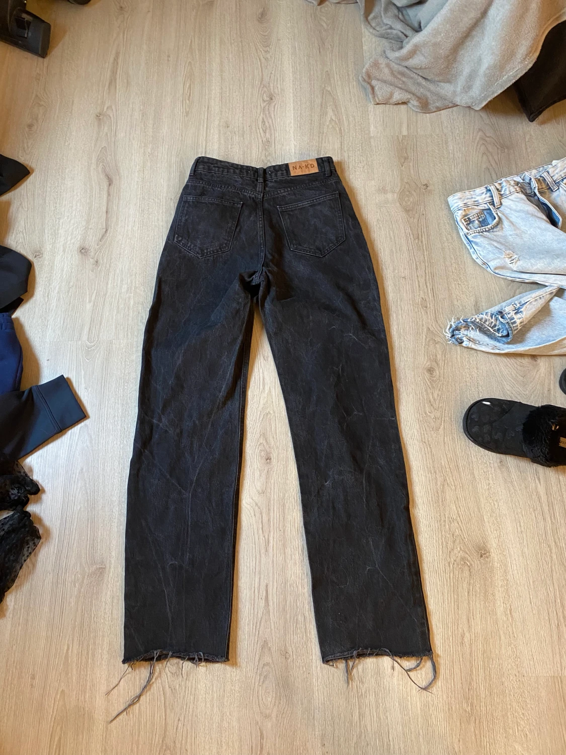 Svarta högmidjade jeans  - 90