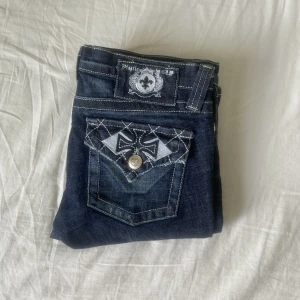 PLASTIC BY GLY JEANS - lågmidjade jeans from plastic by gly. innerbenslängd: 86cm  midjemått: 38cm. passade mig som är 170cm, men nu är de alldeles för tajta på mig 