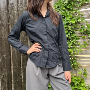 Skjorta  - Svart snygg skjorta stl. M.