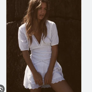 Zara klänning - Säljer denna! As snygg och helt slutsåld 