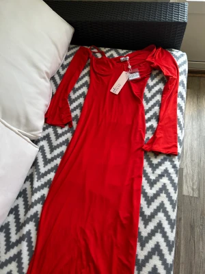 Oh Polly klänning - Skit snygg, lång ohpolly klänning. Aldrig använt. 
